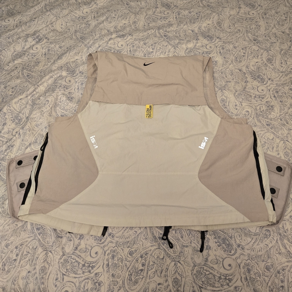 Nike ISPA NRG Modular Utility Pocket Vest – Light Bone FV4899‑072 – Men’s S - Picture 9 of 12